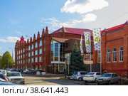Maykop, Russia - October 25, 2022: parking for cars at the Maikopsky Brewery. Редакционное фото, фотограф Андрей С / Фотобанк Лори