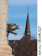 Roskilde, Denmark, fountain on the town hall square. Стоковое фото, фотограф Елена  Попкова / Фотобанк Лори
