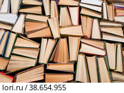 Много книг корешками вверх. Стоковое фото, фотограф Вячеслав Макарьев / Фотобанк Лори