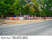Ковры. Городской пейзаж. Город Бахчисарай. Крым (2022 год). Редакционное фото, фотограф Макаров Алексей / Фотобанк Лори