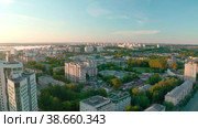 Киров, панорама города на рассвете, съемка с дрона (2022 год). Стоковое видео, видеограф Артем Онащенко / Фотобанк Лори