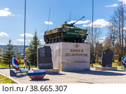 Танк-памятник воинам десантникам в городе Рузе Московской области (2022 год). Редакционное фото, фотограф Диана Лукьянова / Фотобанк Лори