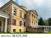 Усадьба Знаменское-Раек. Главный усадебный дом. Тверская область (2021 год). Стоковое фото, фотограф Александр Щепин / Фотобанк Лори