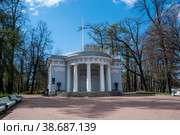 Павильон у Гранитной пристани - Павильон под флагом. Елагин остров. Санкт-Петербург (2015 год). Редакционное фото, фотограф Александр Щепин / Фотобанк Лори