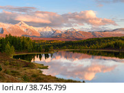 Wonderful Altai nature sunset landscape of Kidelu lake surrounded by colorful sunny autumn forest and autumn mountain ice peak of Siberia, tree on shore, red sunset sky. Altai, Siberia, Russia tourism. Стоковое фото, фотограф Евгений / Фотобанк Лори