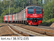 Электропоезд пригородного сообщения ЭД4М (2018 год). Редакционное фото, фотограф Александр Тарасенков / Фотобанк Лори