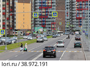 Новостройки в жилом районе Кудрово. Вид по проспекту Строителей. (2018 год). Редакционное фото, фотограф Александр Тарасенков / Фотобанк Лори