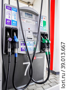 Filling column with pistols with different types of fuel at the lukoil gas station (2022 год). Редакционное фото, фотограф FotograFF / Фотобанк Лори