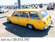 Vintage Soviet retro Lada-2102 vehicle at the city street (2022 год). Редакционное фото, фотограф FotograFF / Фотобанк Лори