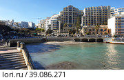 Отель "Мальта Марриотт Отель и Спа" (Malta Marriott Hotel & Spa). Город Сент-Джулианс (Сан-Джильян. St. Julian's). 39 Main Street. Залив Баллута (Balluta Bay). Средиземное море. Остров Мальта (2023 год). Редакционное фото, фотограф lana1501 / Фотобанк Лори