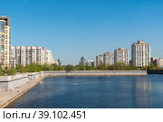 Ковш в устье реки Смоленки. Санкт-Петербург (2018 год). Редакционное фото, фотограф Александр Щепин / Фотобанк Лори