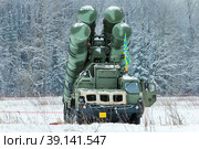 Армия России. Войска ПВО. Пусковая установка зенитно-ракетного комплекса (ЗРК) С-400 "Триумф" на позиции. Стоковое фото, фотограф Александр Тарасенков / Фотобанк Лори