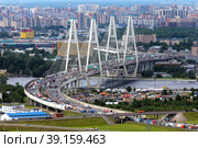 Санкт-Петербург. Кольцевая автомобильная дорога (КАД). Большой Обуховский мост через Неву. Вид сверху. (2020 год). Редакционное фото, фотограф Александр Тарасенков / Фотобанк Лори