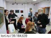 Мастер-класс с художником Дмитрием Пальцевым в период его выставки (2023 год). Редакционное фото, фотограф Дмитрий Неумоин / Фотобанк Лори