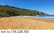 Ramla Beach пляж с розово-золотым песком. Средиземное море. Шаара. Остров Гоцо (Gozo). Республика Мальта (2023 год). Стоковое фото, фотограф lana1501 / Фотобанк Лори