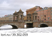 Lomonosov Bridge across Fontanka River, best preserved of towered movable bridges that used to be typical for Saint Petersburg in 18th century (2023 год). Редакционное фото, фотограф Валерия Попова / Фотобанк Лори