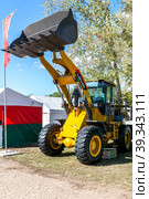 Chinese Lovol wheeled front loader (2022 год). Редакционное фото, фотограф FotograFF / Фотобанк Лори