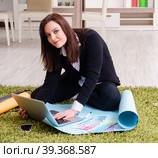 Female designer working in the office. Стоковое фото, фотограф Elnur / Фотобанк Лори