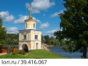 Светлицкая башня. Нило-Столобенская пустынь - расположена на острове Столобный на озере Селигер. Тверская область, Россия (2019 год). Стоковое фото, фотограф Pukhov K / Фотобанк Лори