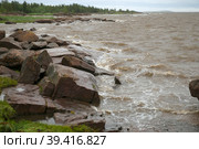Каменный берег Белого моря близ поселка Рабочеостровск, Кемский район, Республика Карелия, Россия. Стоковое фото, фотограф Pukhov K / Фотобанк Лори