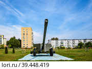Артиллерийское орудие - 100мм противотанковая пушка МТ-12. Бульвар Победы, парк военной техники. Город Ступино, Московкая область. (2018 год). Редакционное фото, фотограф Владимир Устенко / Фотобанк Лори