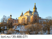 Собор святых Бориса и Глеба (1785 -1796гг.) в старинном Борисоглебском монастыре солнечным январским утром. Торжок. Тверская область (2023 год). Стоковое фото, фотограф Виктор Карасев / Фотобанк Лори