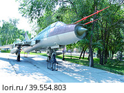 Soviet Su-17 fighter-bomber, according to NATO codification: Fitter, developed in the first half of the 1960s, at the exhibition complex "Salute, Victory!", Orenburg, Russia (2021 год). Редакционное фото, фотограф Владимир Галкин / Фотобанк Лори