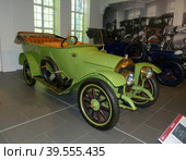 Автомобиль "Benz 8/18 HP", 1910 г., фаэтон, 4-цилиндровый, 4-ступенчатый, Германия. Относительно недорогая брендовая модель. Выпускался с 1910 по 1912 год. Музей автомобильной техники. Верхняя Пышма, Россия, сентябрь 2020. Редакционное фото, фотограф Сергей Елизарьев / Фотобанк Лори