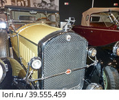 Автомобиль "Pierce-Arrow Mod. 81 Roadster", 1928 г., 6-цилиндровый, 75 л.с., США. В октябре 1917 года на такой машине Керенский сбежал из Зимнего дворца. Музей автомобильной техники. Верхняя Пышма, Россия, сентябрь 2020. Редакционное фото, фотограф Сергей Елизарьев / Фотобанк Лори