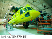 Ремонт вертолета МИ-8 на заводе Ютэйр-Инжиниринг. Тюмень (2019 год). Редакционное фото, фотограф Сергей Буторин / Фотобанк Лори