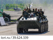 BTR-82A armoured personnel carrier with soldiers (2008 год). Редакционное фото, фотограф Сергей Буторин / Фотобанк Лори