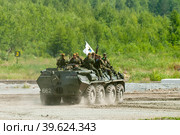 BTR-82A armoured personnel carrier with soldiers (2008 год). Редакционное фото, фотограф Сергей Буторин / Фотобанк Лори