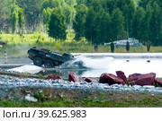 BTR-82A armoured personnel carrier in water (2008 год). Редакционное фото, фотограф Сергей Буторин / Фотобанк Лори