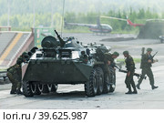 BTR-82A armoured personnel carrier with soldiers (2008 год). Редакционное фото, фотограф Сергей Буторин / Фотобанк Лори