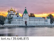 Kostroma. Ipatievsky monastery in twilight (2009 год). Стоковое фото, фотограф Сергей Буторин / Фотобанк Лори