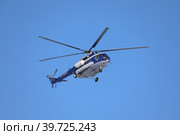 Вертолет Ми-8МТ Газпромавиа зимой во время полета на Севере Сибири, Ямало-Ненецкий автономный округ (2023 год). Редакционное фото, фотограф Григорий Писоцкий / Фотобанк Лори