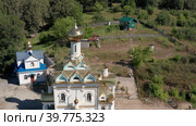 Южный Урал, курорт Красноусольск: храм Табынской иконы Божией Матери на Святых Ключах. Вид с воздуха. Southern Urals, Krasnousolsk Resort: Church of the Tabyn icon of the mother of God. Aerial view. (2022 год). Стоковое видео, видеограф Евгений Романов / Фотобанк Лори
