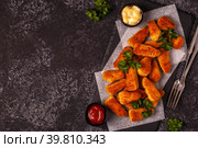 Chicken naggets with sauces on dark background. Стоковое фото, фотограф Татьяна  Бральнина / Фотобанк Лори