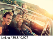Happy group on vacations. Стоковое фото, фотограф Luis Louro / PantherMedia / Фотобанк Лори