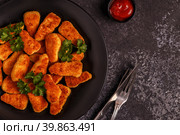 Chicken naggets with sauces on dark background. Стоковое фото, фотограф Татьяна  Бральнина / Фотобанк Лори
