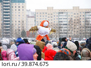 Масленица в парке «Озеро Долгое», чучело перед сожжением (2023 год). Редакционное фото, фотограф Евгений Кашпирев / Фотобанк Лори