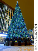 Christmas tree near Transneft Siberia. Tyumen (2017 год). Стоковое фото, фотограф Сергей Буторин / Фотобанк Лори