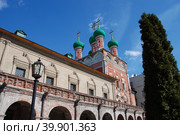 Церковь Преподобного Сергия Радонежского с трапезной. Высоко-Петровский монастырь. Улица Петровка, 28, строение 9. Тверской район. Город Москва (2010 год). Стоковое фото, фотограф lana1501 / Фотобанк Лори