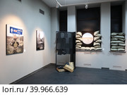 Фотовыставка Владимира Соловьева  "За лентой" на Мосфильме (2023 год). Редакционное фото, фотограф Дмитрий Неумоин / Фотобанк Лори