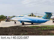 Волгоградская область, Средняя Ахтуба, Россия. Пейзаж, учебные реактивные самолёты Л-29 на территории аэроддрома, военная авиация. (2022 год). Редакционное фото, фотограф Андрей Цыганков / Фотобанк Лори