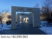 The alley of twin cities. Vladivostok, Russia (2020 год). Редакционное фото, фотограф Виктория Кольцова / Фотобанк Лори