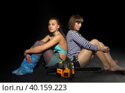 Two pretty girls with chainsaw. Стоковое фото, фотограф Сергей Буторин / Фотобанк Лори