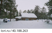 Западная Сибирь, лагерь ханты: изба в лесу. Western Siberia, Khanty people's camp: a hut in the forest. Стоковое видео, видеограф Евгений Романов / Фотобанк Лори