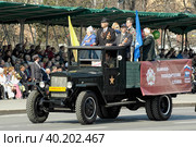 Truck with veterans of WW2 on parade (2006 год). Редакционное фото, фотограф Сергей Буторин / Фотобанк Лори