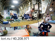 Mi-8 helicopter during maintencance and repair (2019 год). Редакционное фото, фотограф Сергей Буторин / Фотобанк Лори